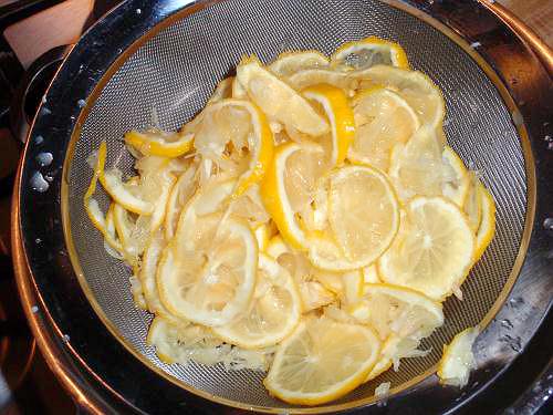how to slice lemons
